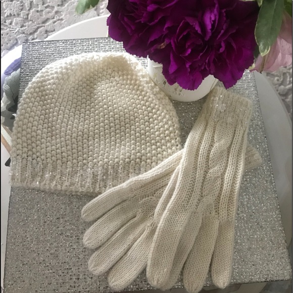 cream hat and gloves